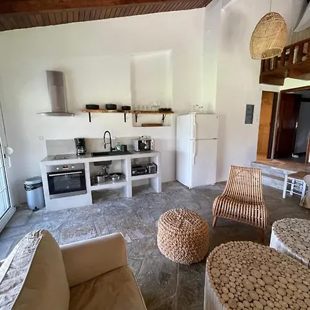 ήλιος In Ktima Gerostathi Polychrono